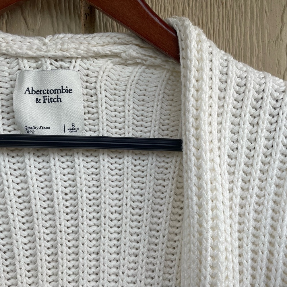 Like New! Abercrombie & Fitch Women's White Sweater